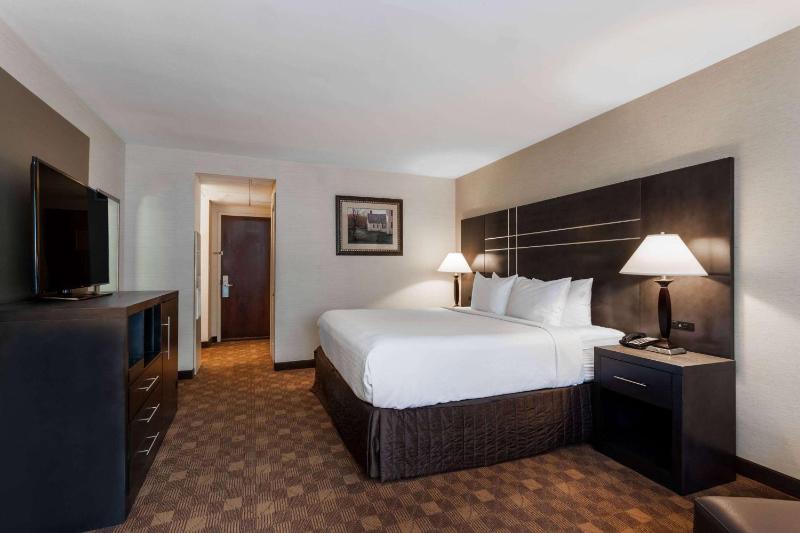 Queen Room image 1