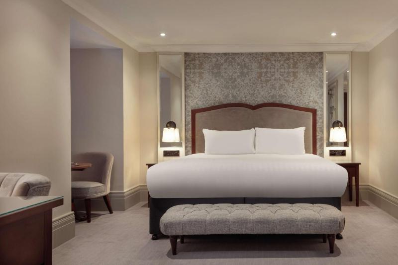 Deluxe King Guest Room image 4