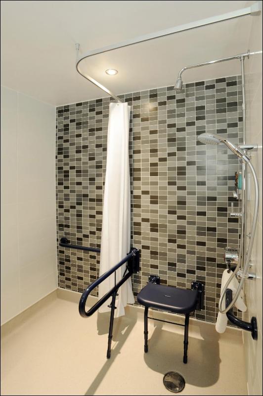 Queen Room - Mobility Access image 4