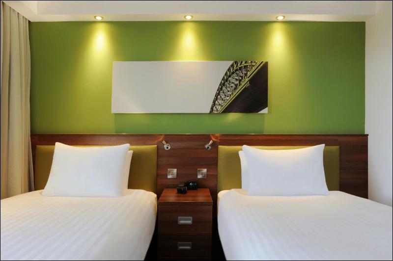 Twin Room image 2