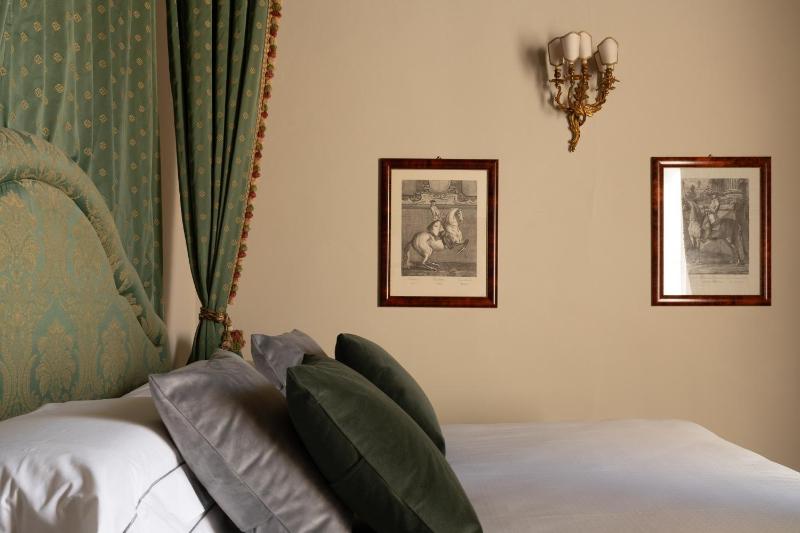 Superior Double Room image 1