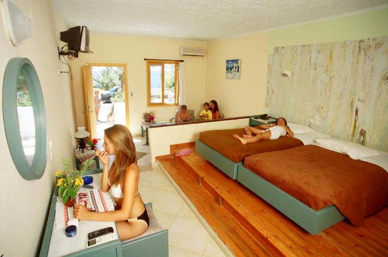 Classic Family Bungalow with Sea view image 1