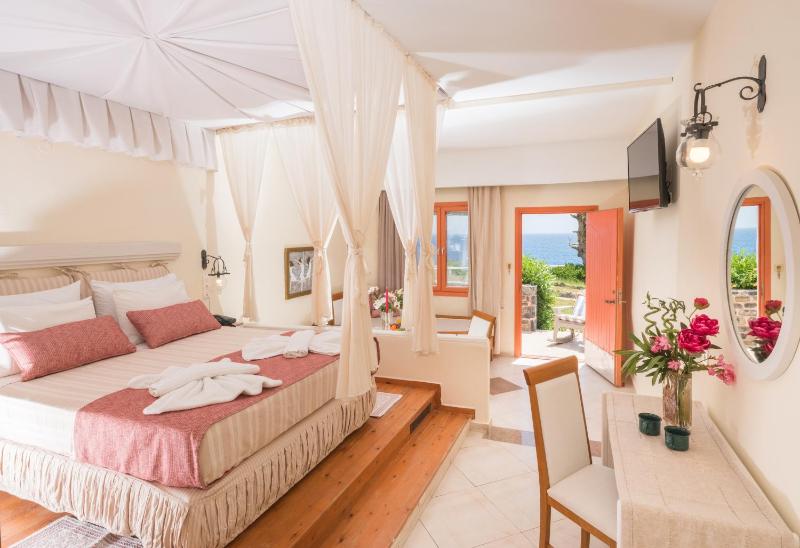 Superior Family Bungalow with Sea View image 1