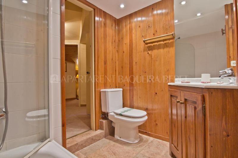 Three-Bedroom Apartment (8 Adults) with Parking image 4