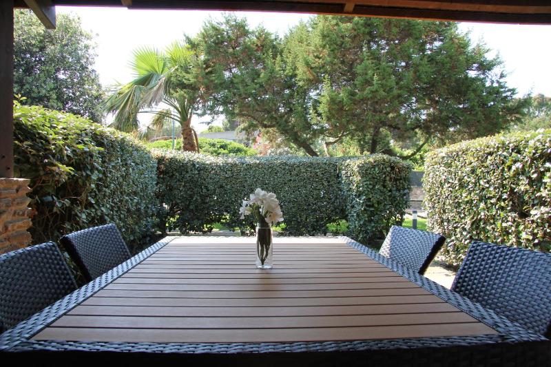 Studio with Garden (4 Adults) image 4
