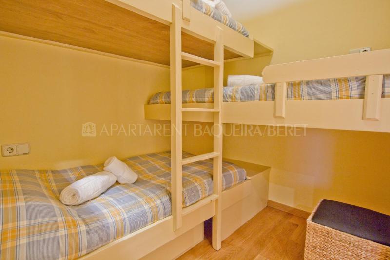 Three-Bedroom Apartment (8 Adults) with Parking image 3
