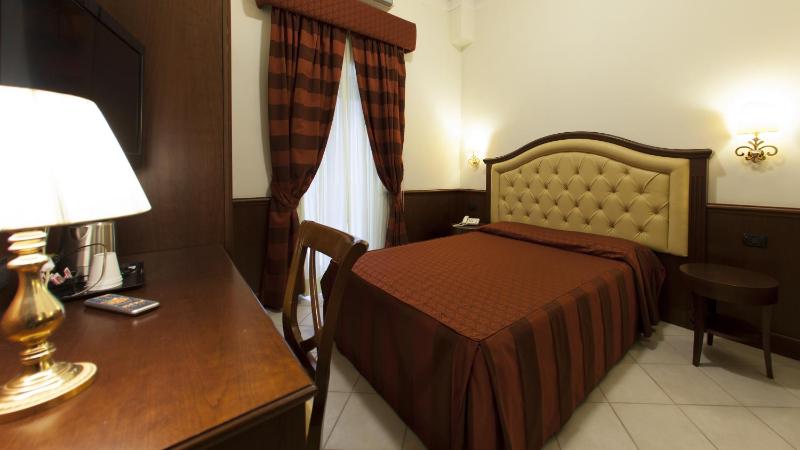 Double or Twin Room image 4