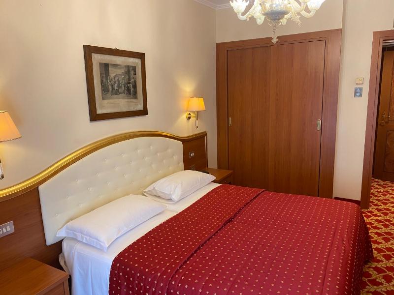 Standard Double Room image 4