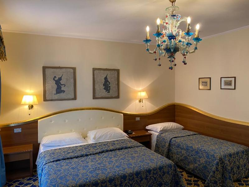 Standard Triple Room image 3