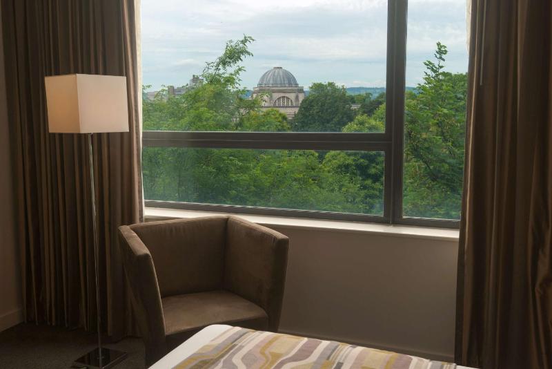 Superior Room with Tree Lined View image 3