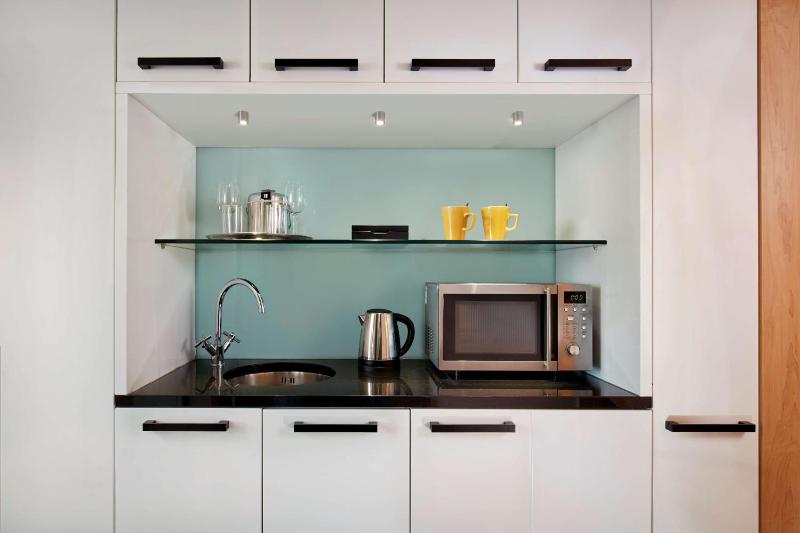 Studio Double Room image 4