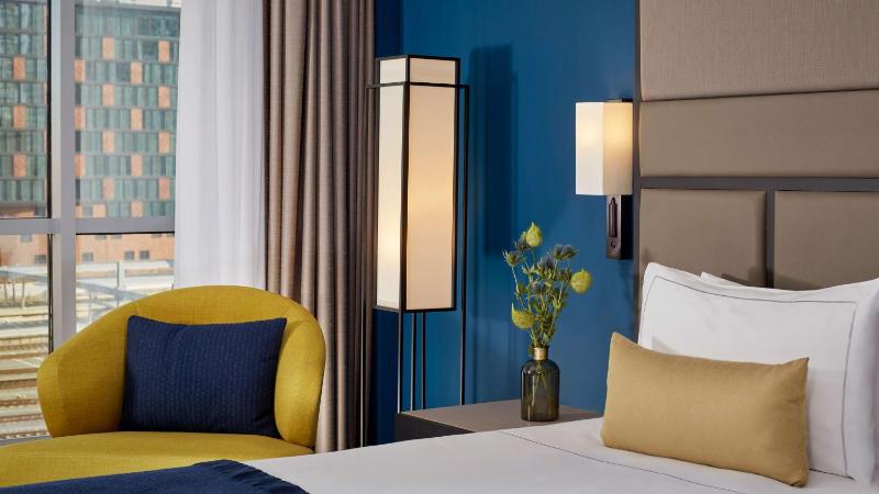 Executive King Room with City View image 4