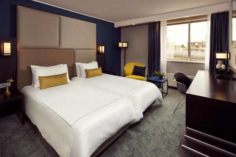 Superior Twin Room image 1