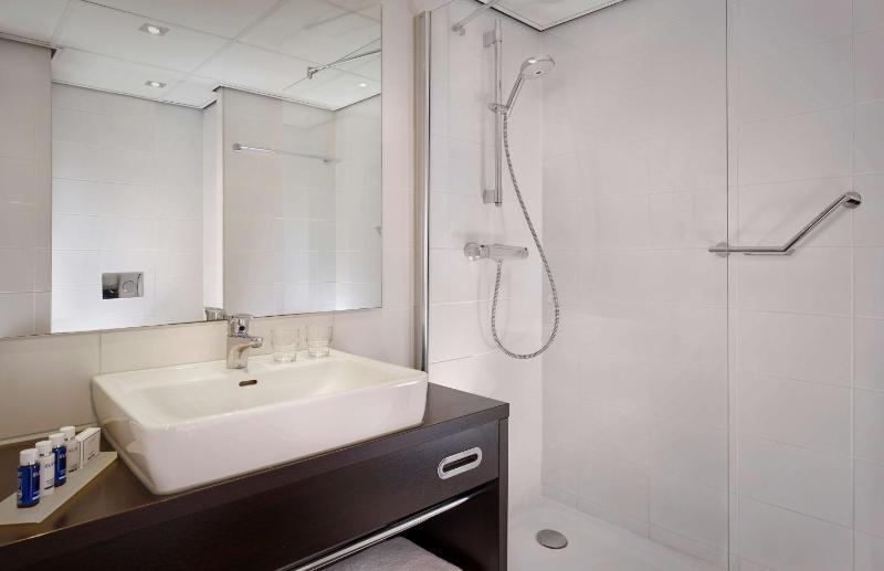 Superior Queen Room image 3