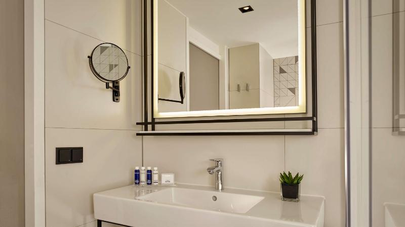 Executive Twin Room with City View image 3