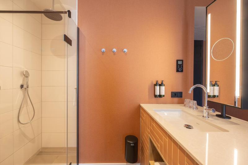 Deluxe Room image 4