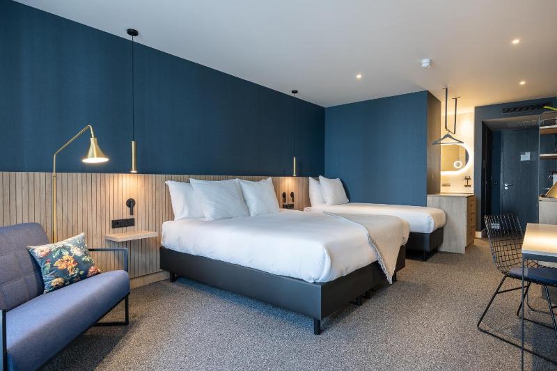 Superior Triple Room image 3