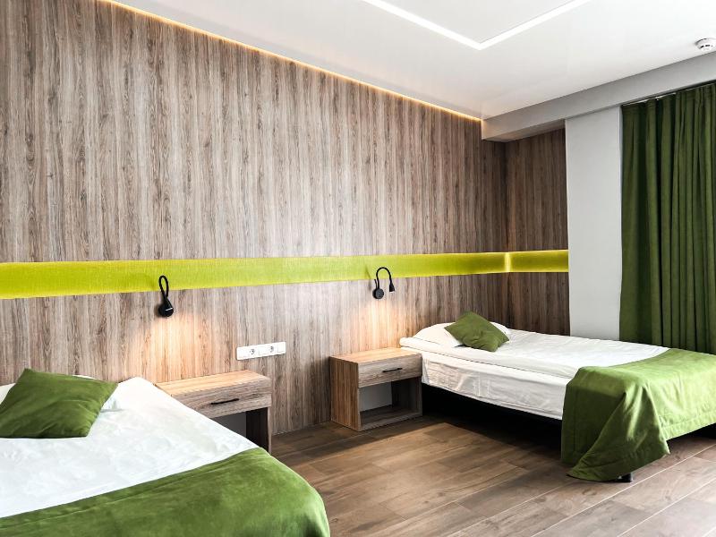 Twin Room with Bath image 2
