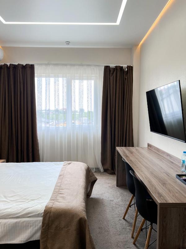 Standard Double Room image 4
