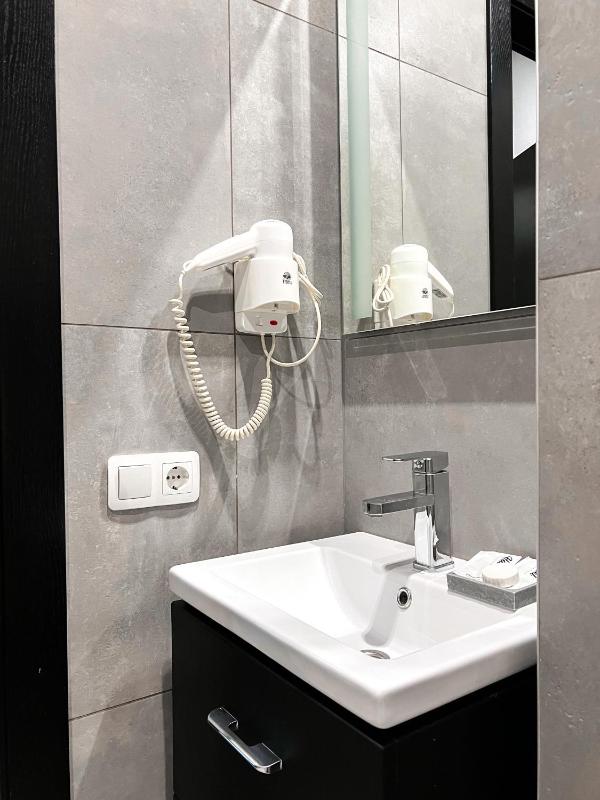 Budget Double Room image 2