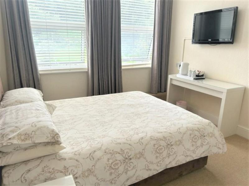 Standard Double Room image 3