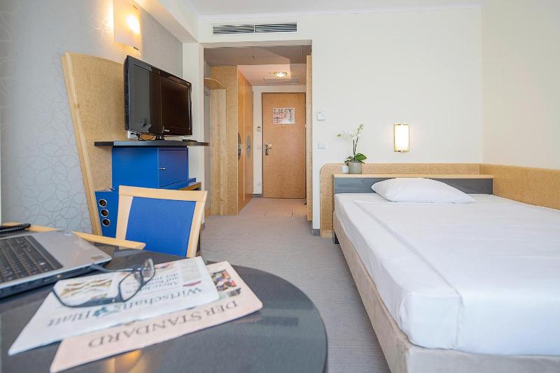Standard Single Room image 3