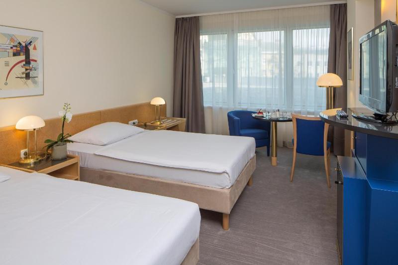 Standard Double Room image 4