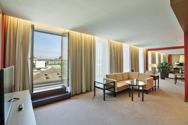 Junior Suite image 2