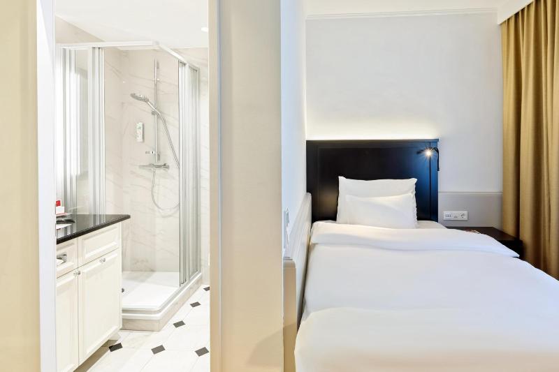 Classic Single Room image 3