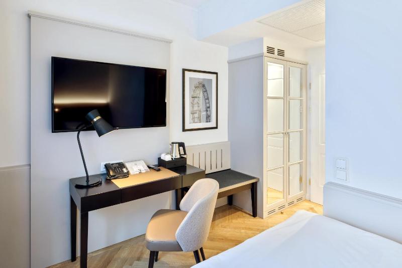 Classic Single Room image 4