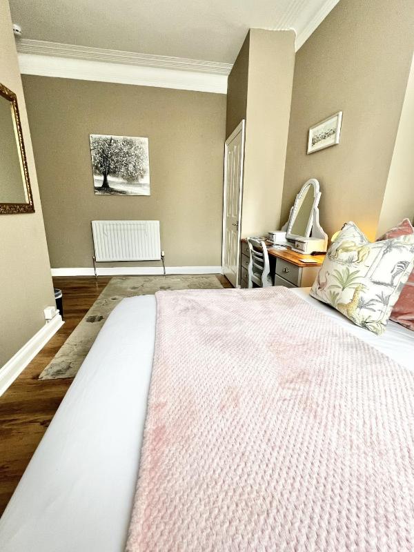 One-Bedroom Suite image 4