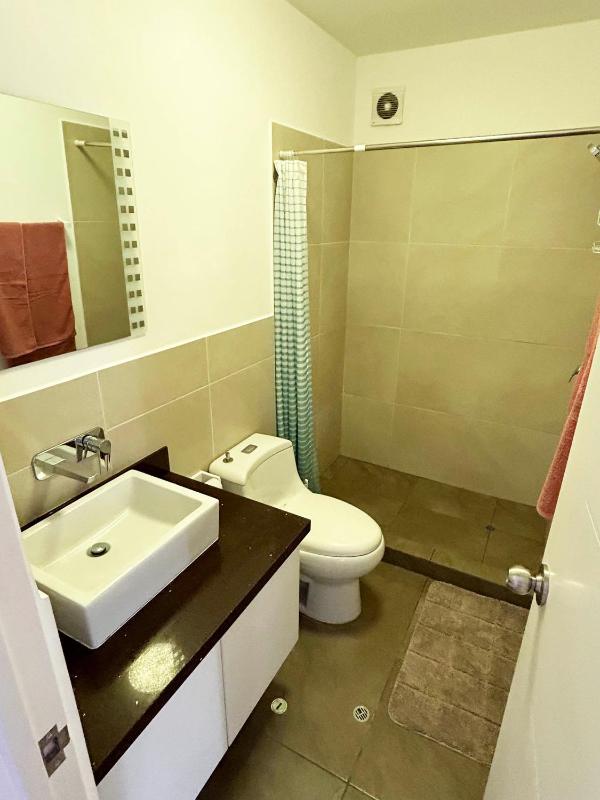 Apartamento moderno con vistas WiFi gratis y cocina equipada - image 9