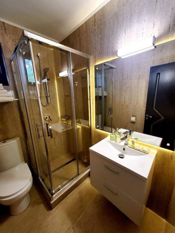King Room with Balcony image 3