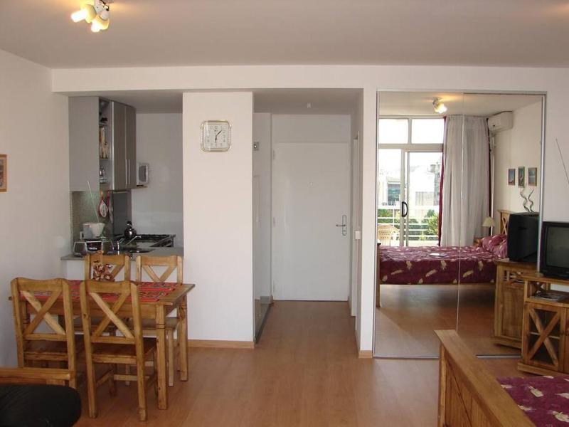Apartamento para 2 personas moderno balcon a la calle - image 8