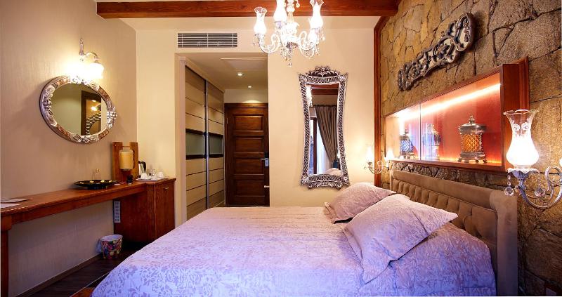Deluxe Room image 3