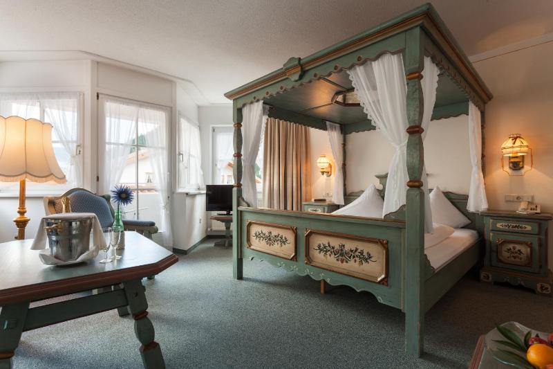Honeymoon Suite image 3
