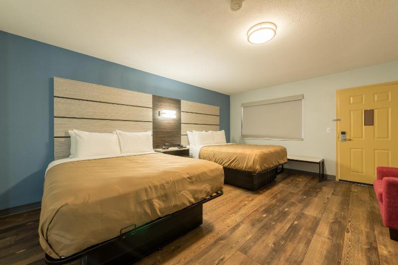 Queen Room with Two Queen Beds - Non-Smoking image 1