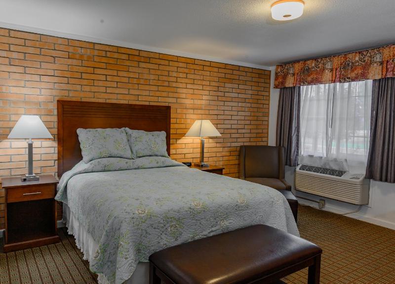 Queen Room image 1