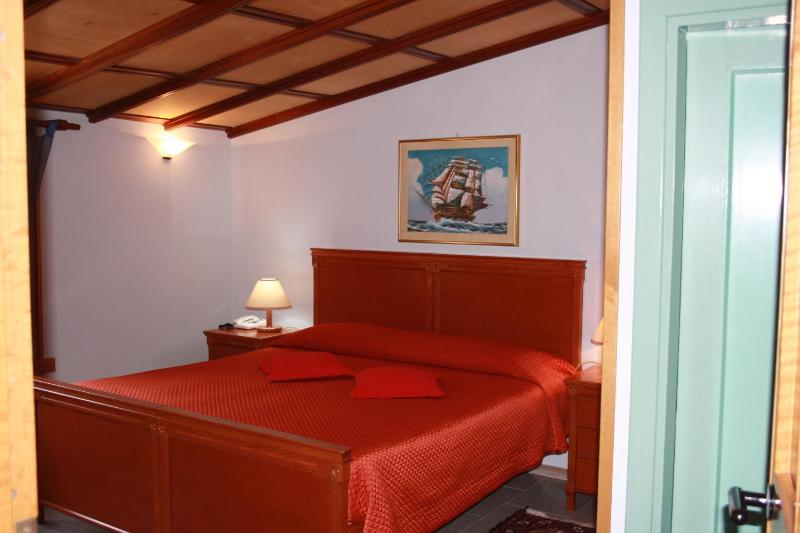 Double or Twin Room image 4