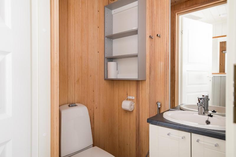 Four-Bedroom Apartment with Sauna image 2