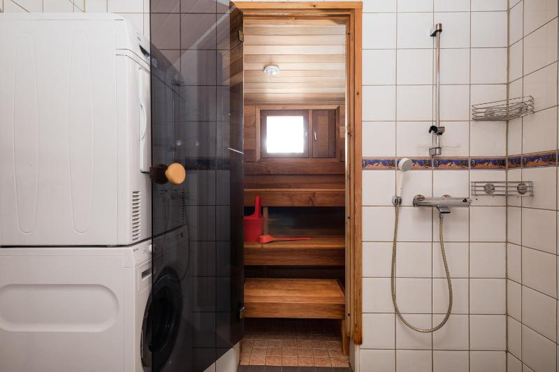 Four-Bedroom Apartment with Sauna image 4
