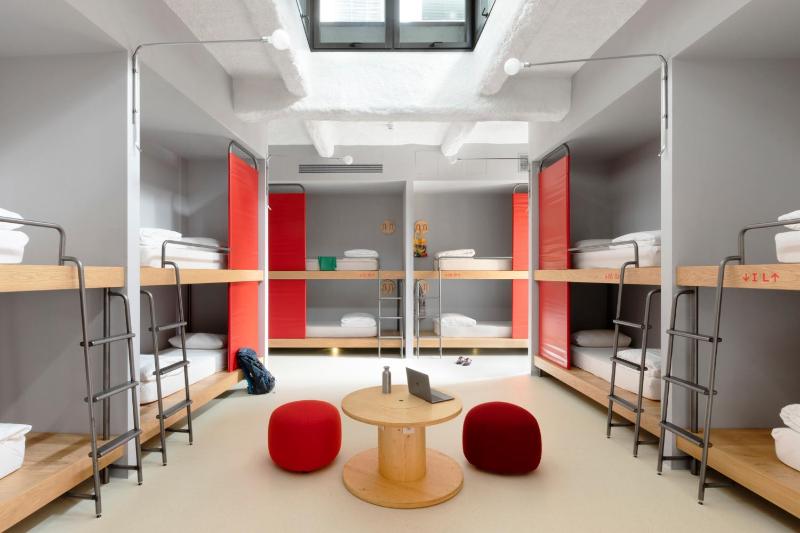 Bed in 16-Bed Mixed Dormitory Room image 4