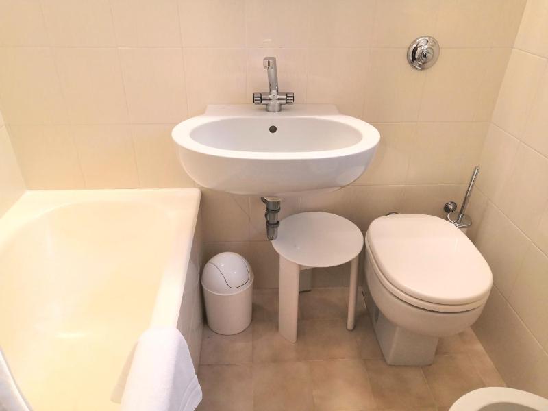 Double or Twin Room image 3