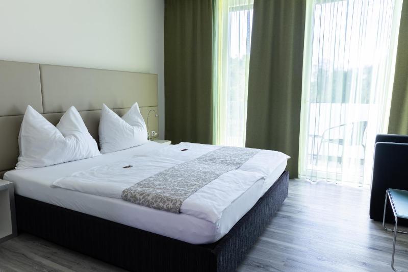 Double Room with Balcony image 1
