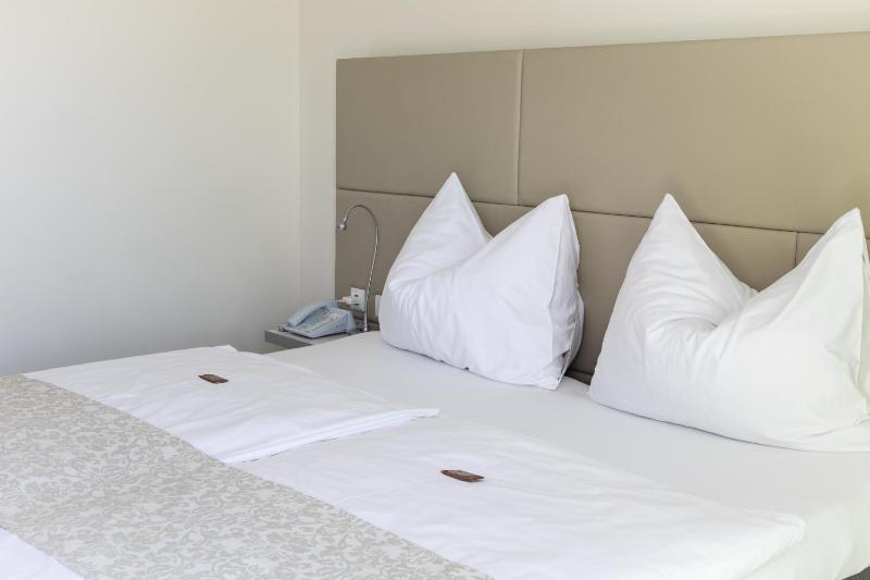 Double Room with Balcony image 4