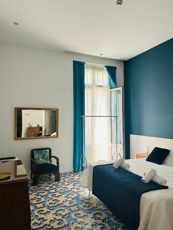 Superior Double Room image 3