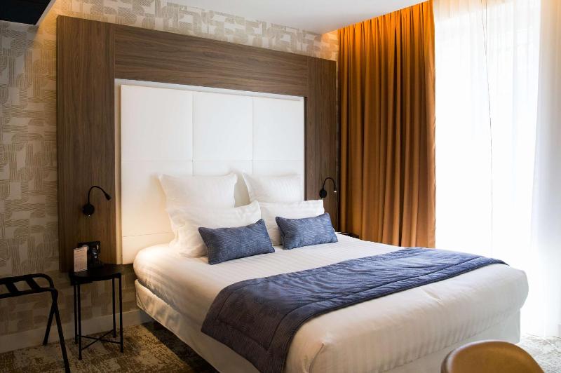 Superior Room with King Size bed image 1