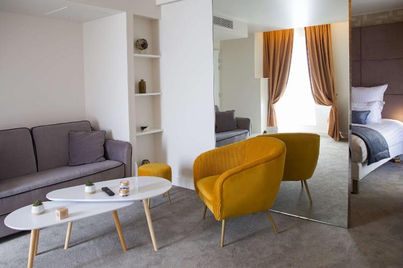 King Suite with Living Room Area image 3