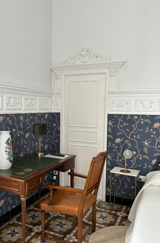 Superior Double Room with Balcony image 1