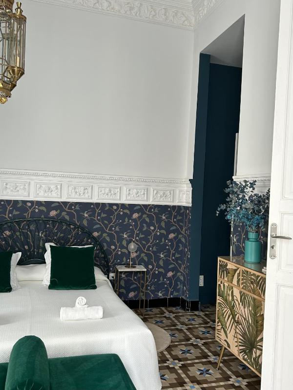 Superior Double Room with Balcony image 3